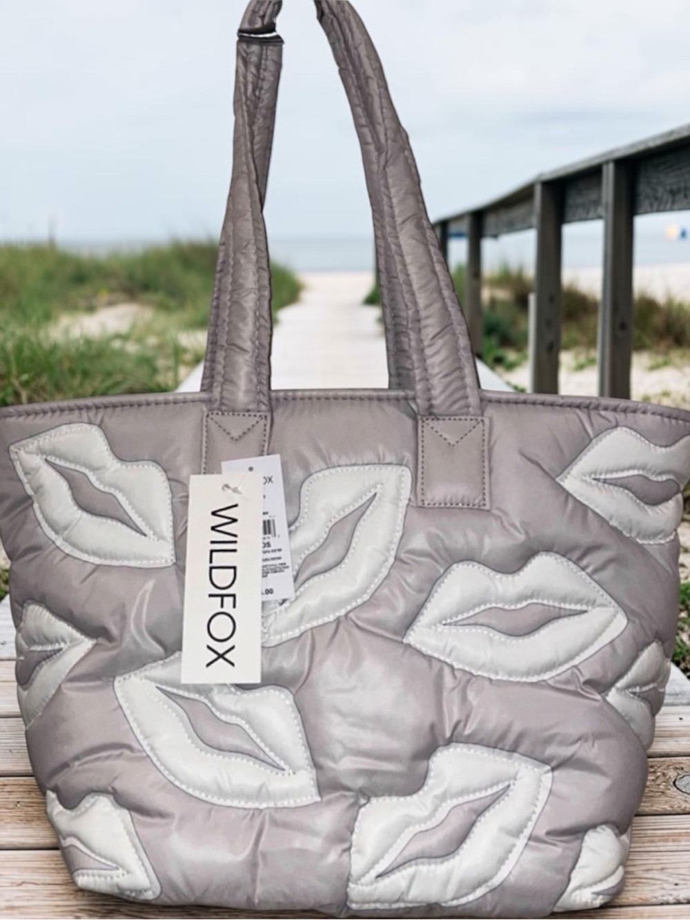 🫦WILDFOX Quilted Lip Appliqué Tote in Light Silvery Pink tone and White 💋LIPS👄